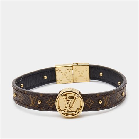 LOUIS VUITTON Monogram LV Circle Reversible Bracelet.